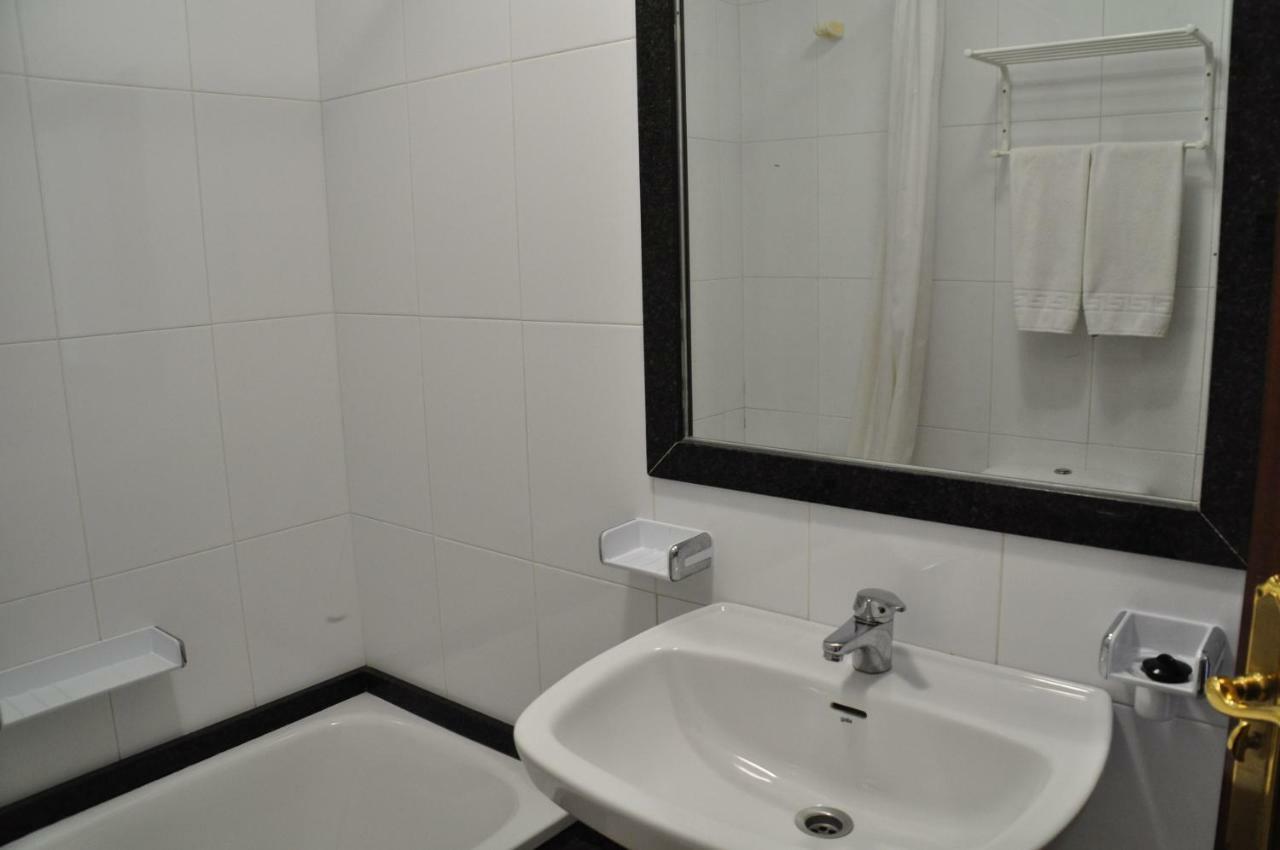 Hotel Casa Portuguesa Meano Bagian luar foto